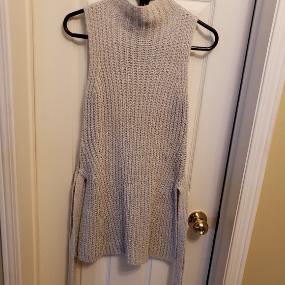 Vest - Picture 1 of 3